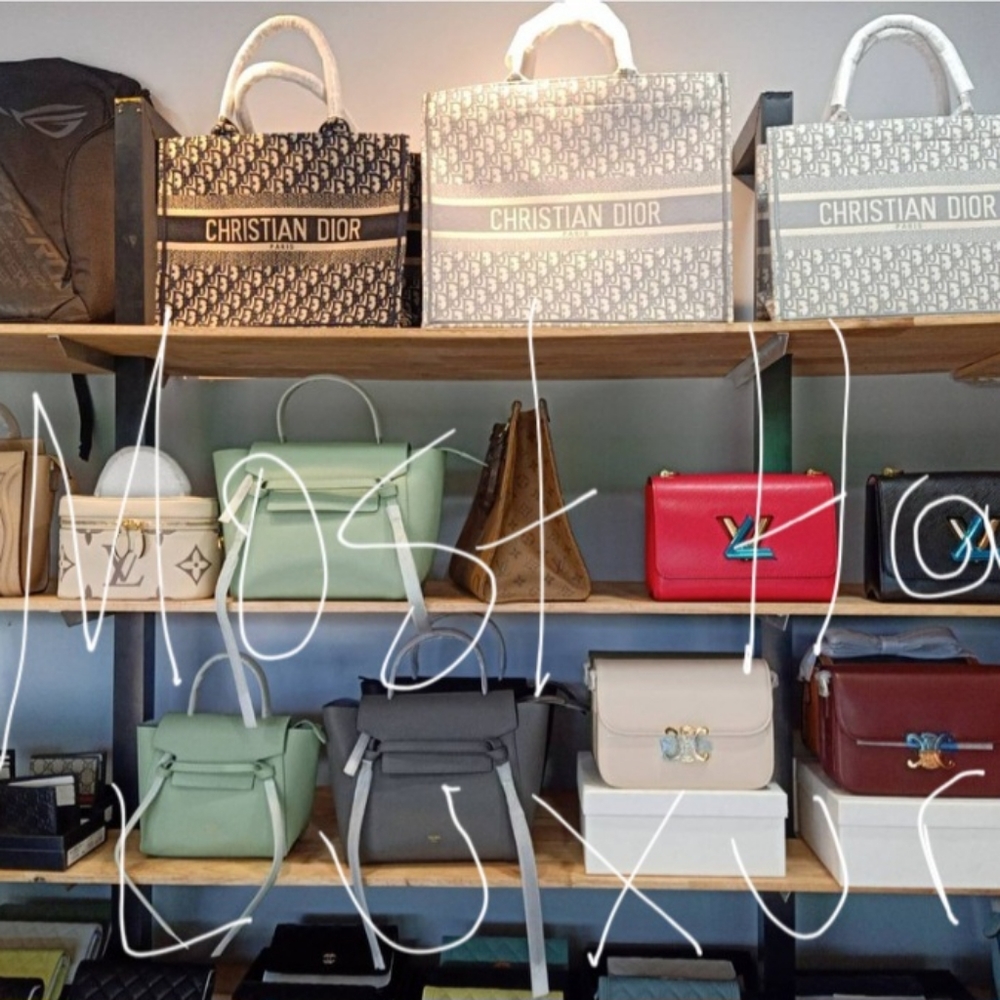 @Luxalldayllc is π₯΅live boujees Sharing π₯π₯π₯ Super Luxurious Handbags and More - Picture 10 of 17